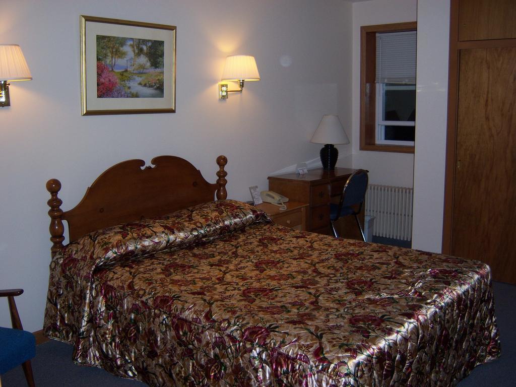 Travelers Inn Motel Eagle River Habitación foto