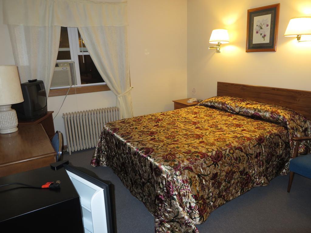 Travelers Inn Motel Eagle River Habitación foto
