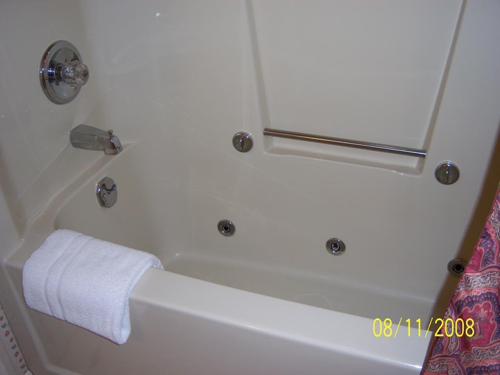 Travelers Inn Motel Eagle River Habitación foto