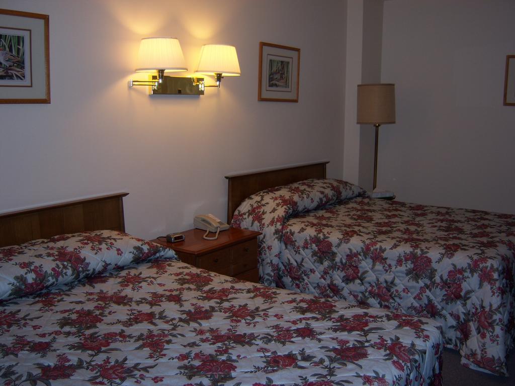 Travelers Inn Motel Eagle River Habitación foto