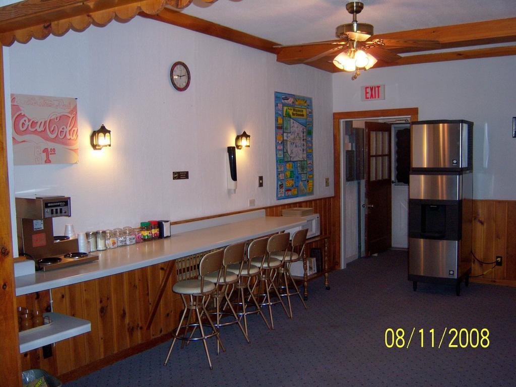 Travelers Inn Motel Eagle River Exterior foto